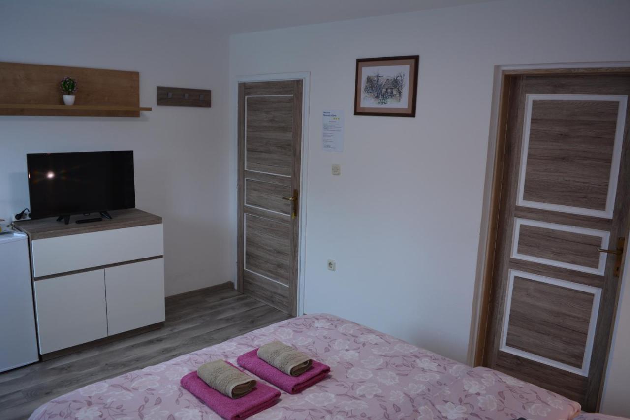 Rooms Lucijana Jezerce Exterior foto